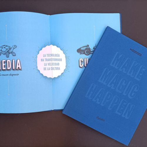 Folleto a doble cara en cartulina azul