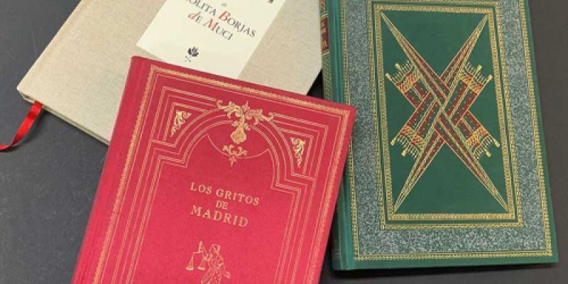 Libros con cubierta con estampado dorado